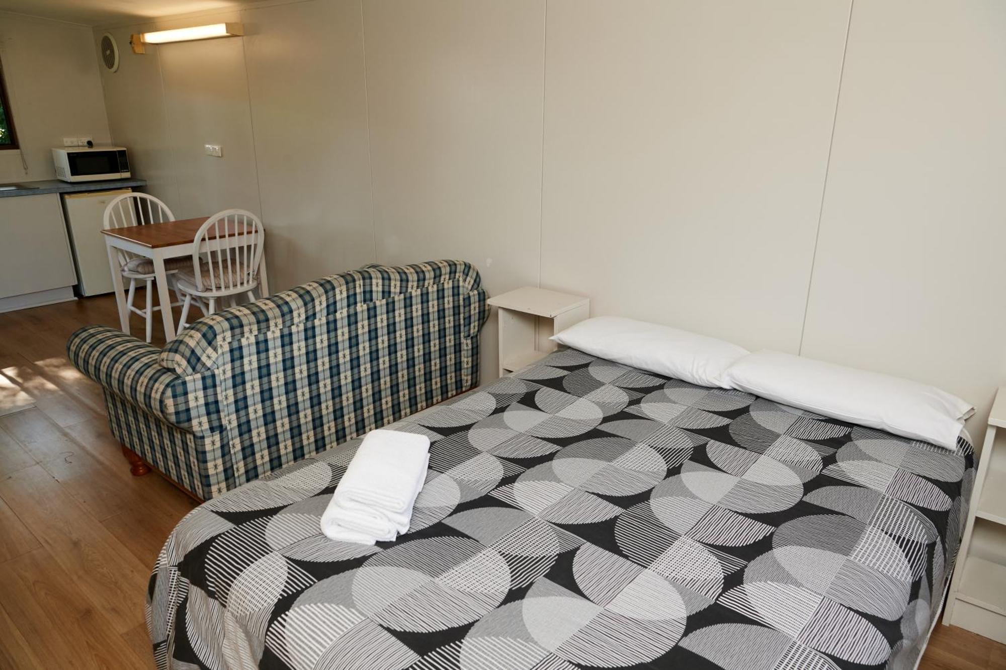 Pine Country Caravan Park 干比尔山 外观 照片